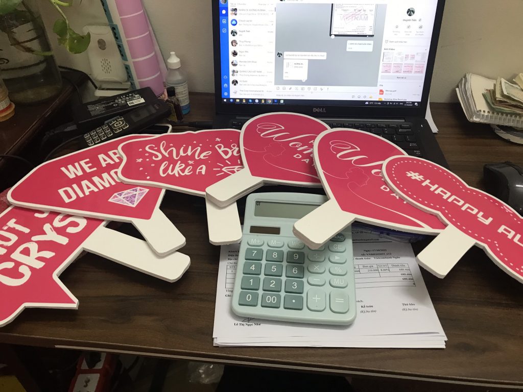 in hashtag cầm tay