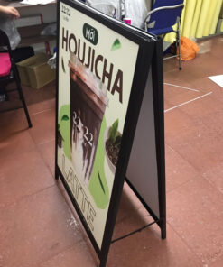 standee 2 mặt chữ a